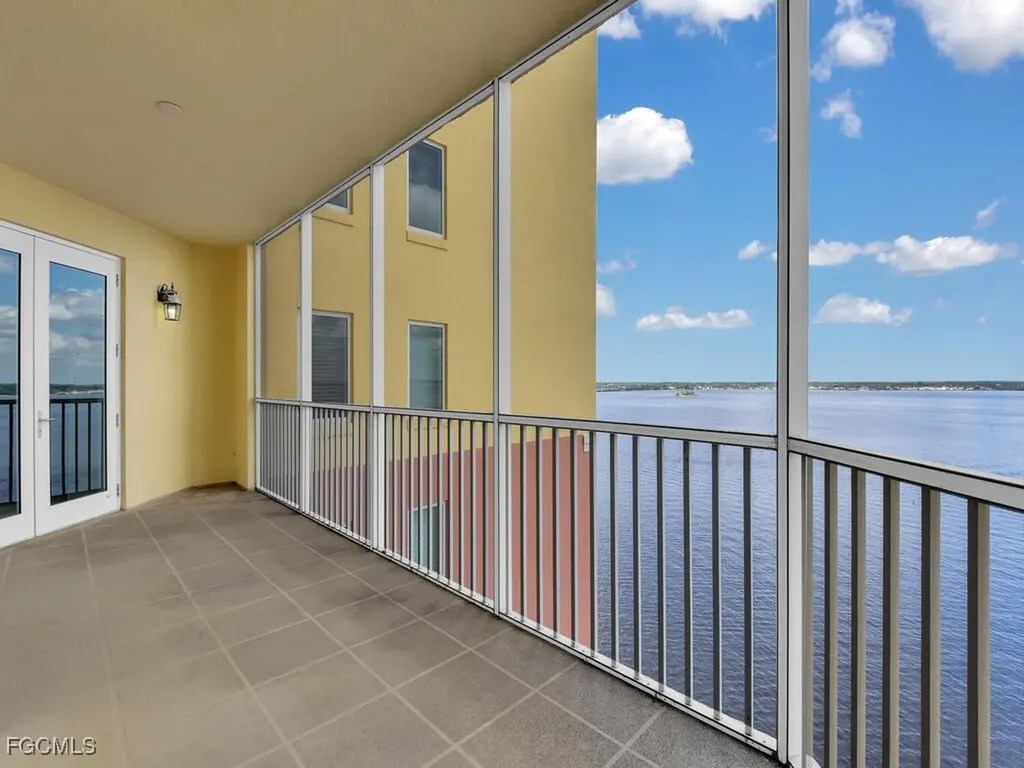 2745 1st Street Fort Myers FL 33916