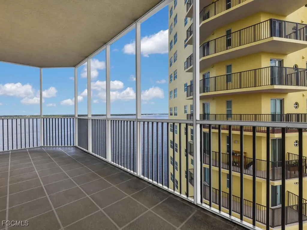 2745 1st Street Fort Myers FL 33916