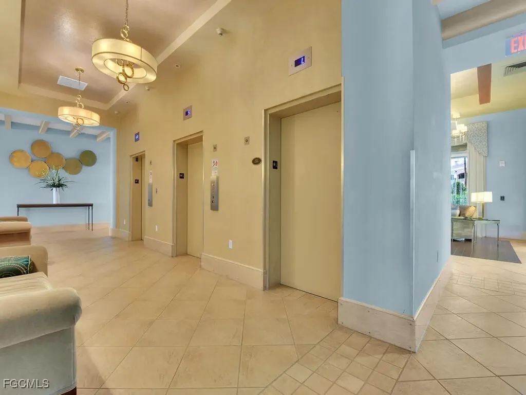 2745 1st Street Fort Myers FL 33916