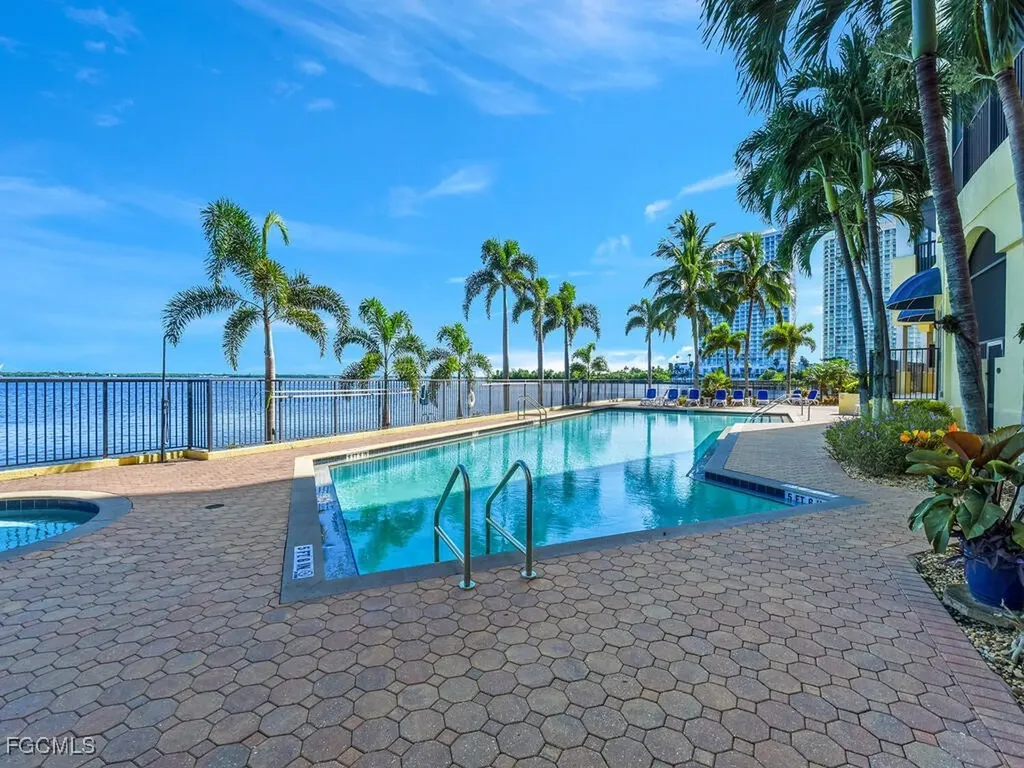 2745 1st Street Fort Myers FL 33916