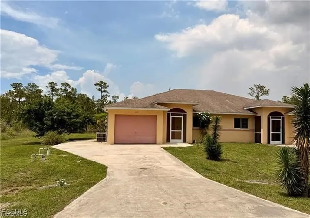 1221-1223 E 12th Street Lehigh Acres FL 33972