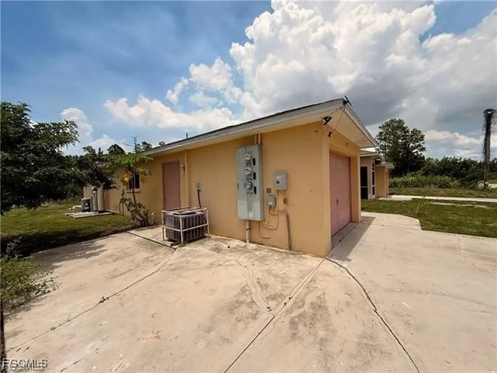 1221-1223 E 12th Street Lehigh Acres FL 33972