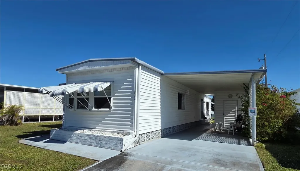 865 Moonlight Drive North Fort Myers FL 33917