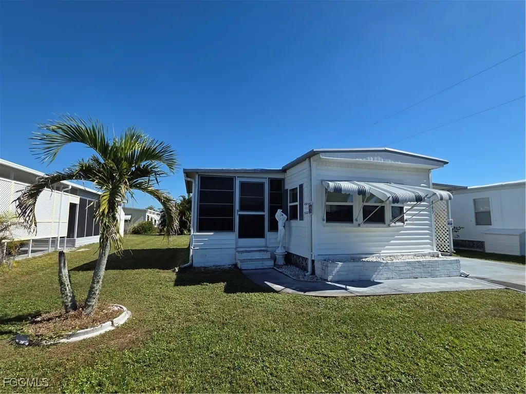 865 Moonlight Drive North Fort Myers FL 33917