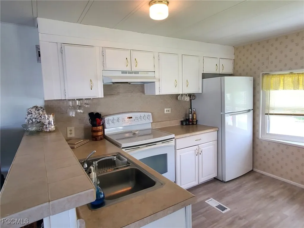 865 Moonlight Drive North Fort Myers FL 33917