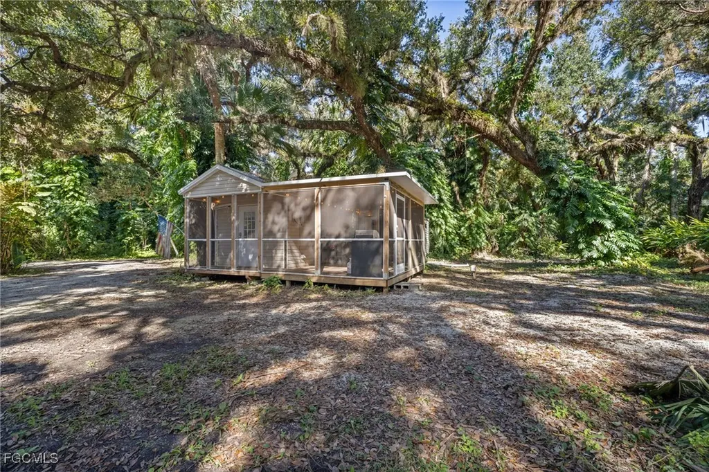 17780 Caloosa Road Alva FL 33920