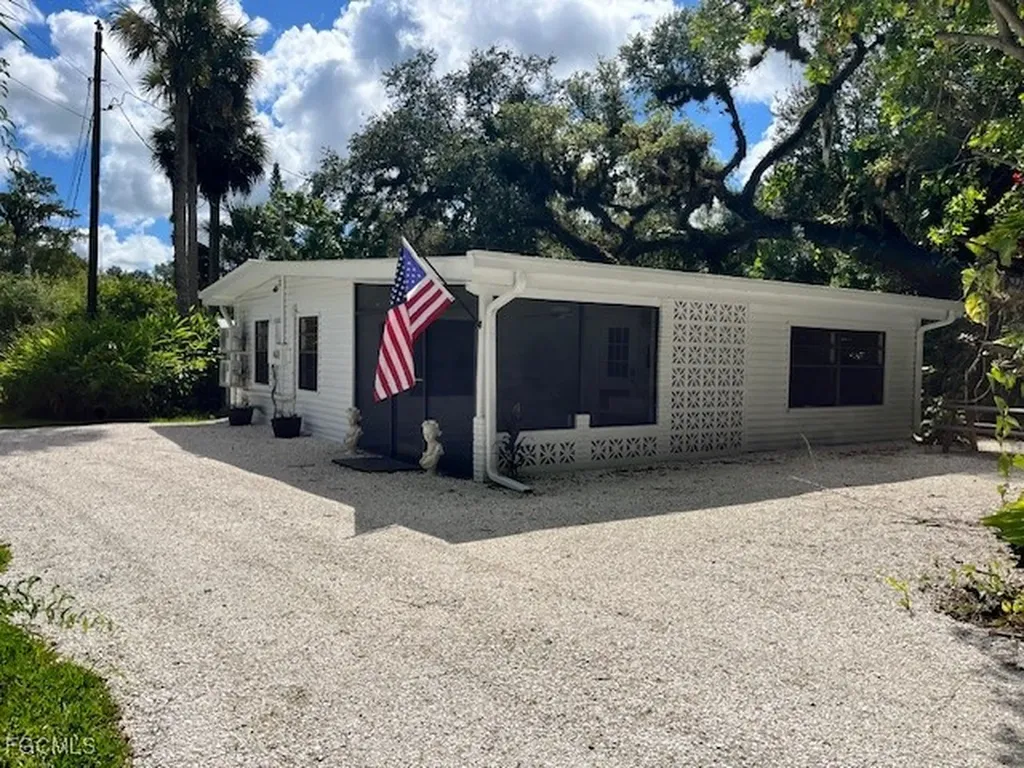 17780 Caloosa Road Alva FL 33920