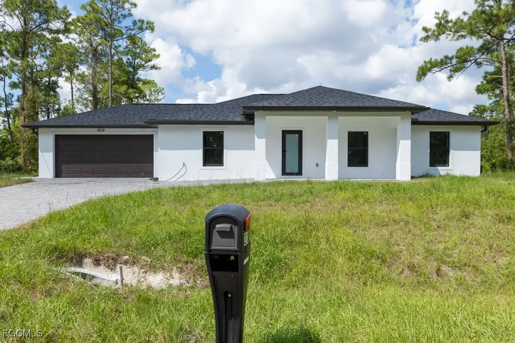 2019 Hamilton Avenue Alva FL 33920