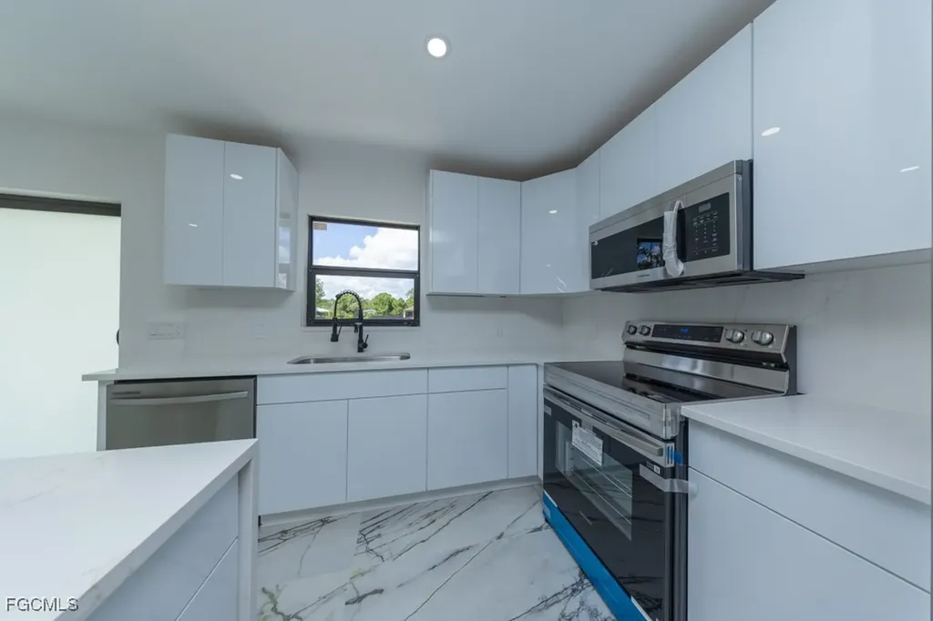 2019 Hamilton Avenue Alva FL 33920