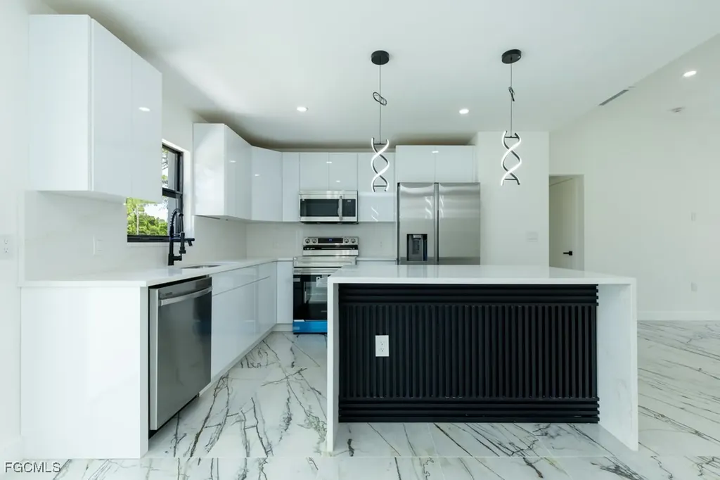 2019 Hamilton Avenue Alva FL 33920