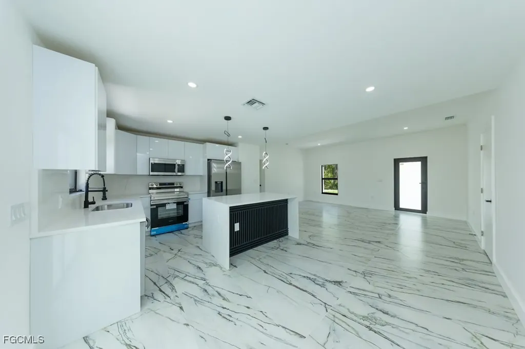 2019 Hamilton Avenue Alva FL 33920