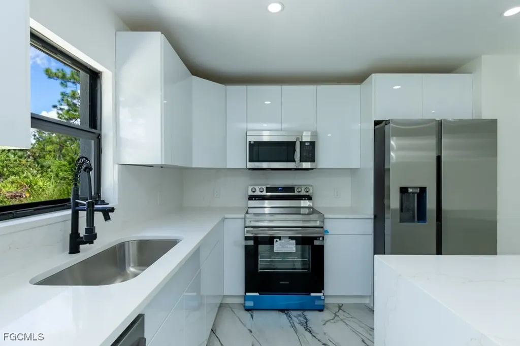 2019 Hamilton Avenue Alva FL 33920