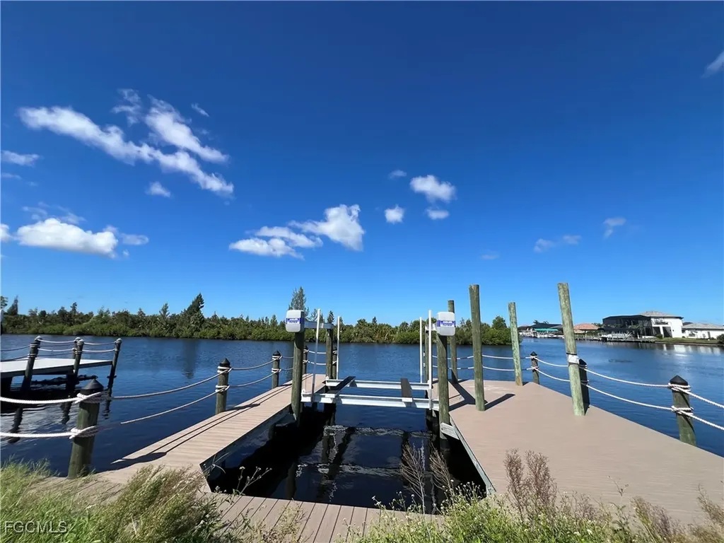 1524 NW 42nd Avenue Cape Coral FL 33993