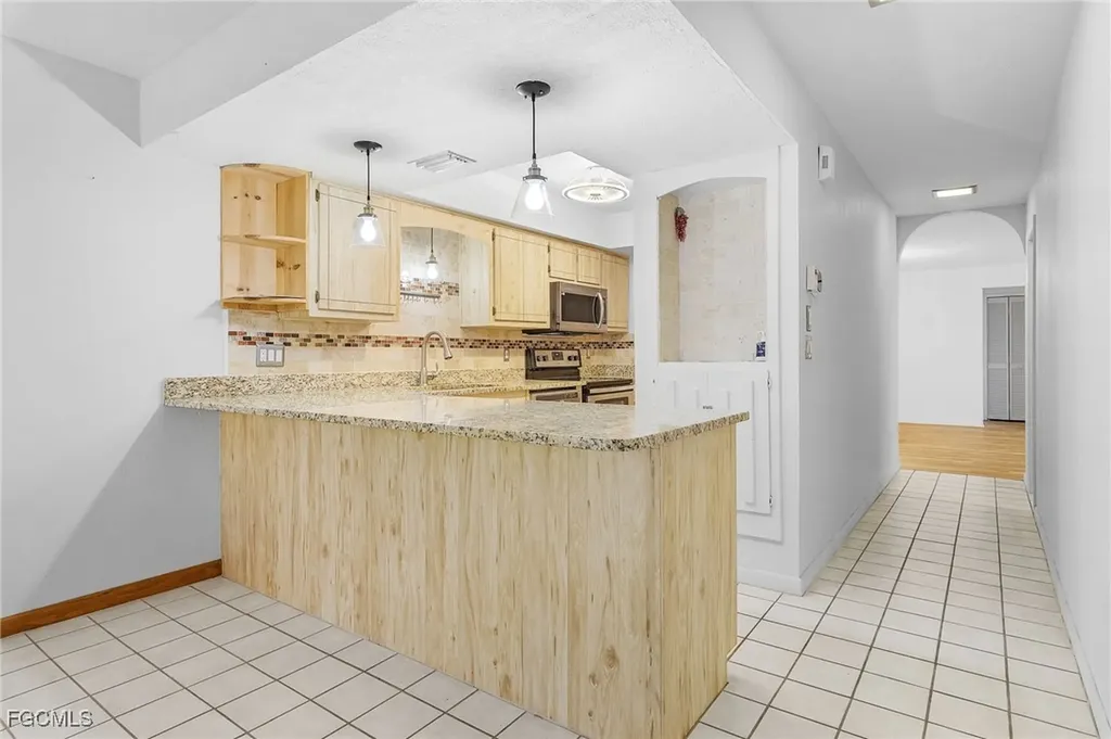 1907 SE 40th Terrace Cape Coral FL 33904