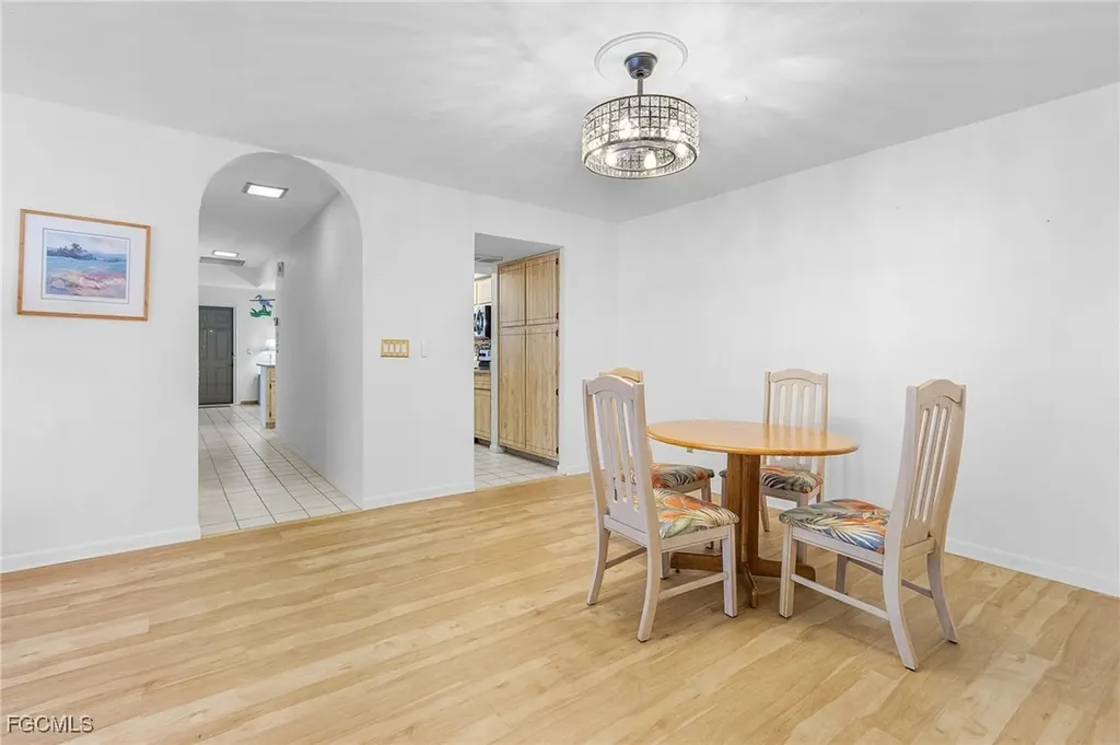 1907 SE 40th Terrace Cape Coral FL 33904