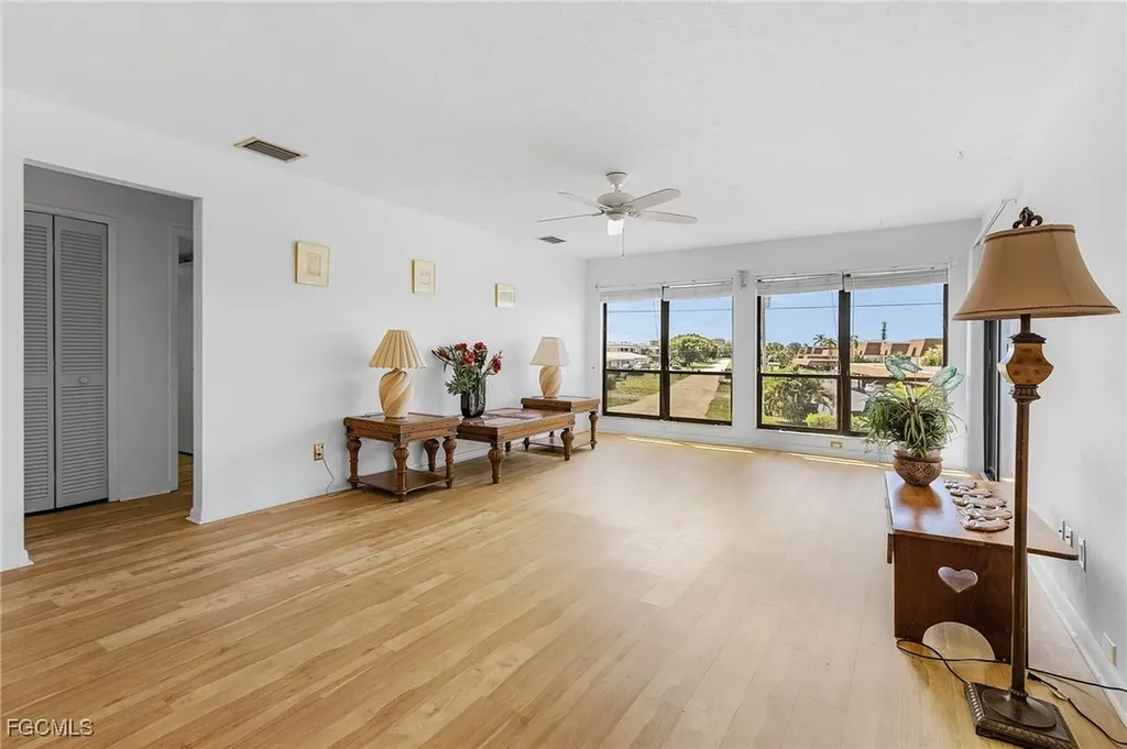 1907 SE 40th Terrace Cape Coral FL 33904