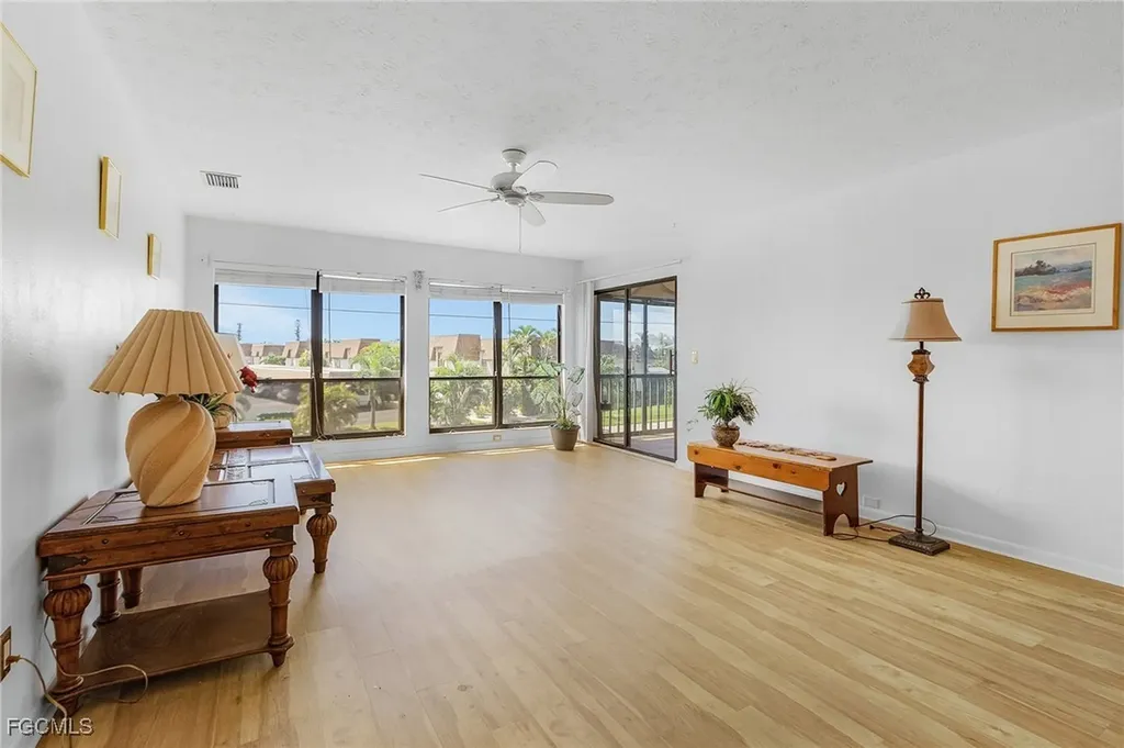 1907 SE 40th Terrace Cape Coral FL 33904