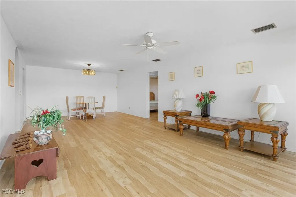 1907 SE 40th Terrace Cape Coral FL 33904