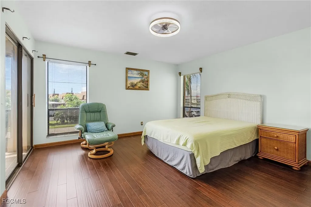 1907 SE 40th Terrace Cape Coral FL 33904