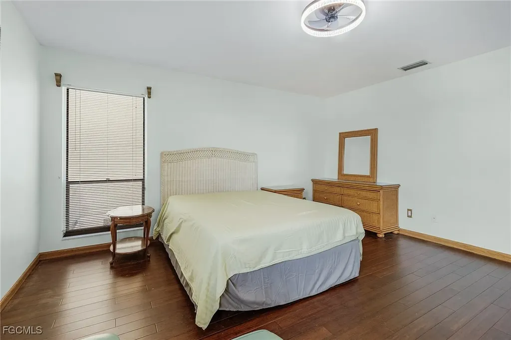 1907 SE 40th Terrace Cape Coral FL 33904