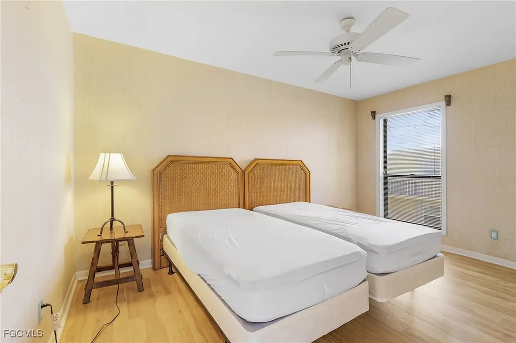 1907 SE 40th Terrace Cape Coral FL 33904