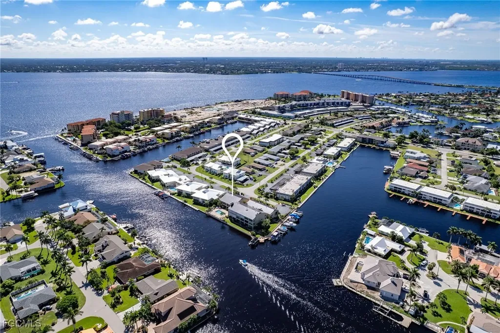 1907 SE 40th Terrace Cape Coral FL 33904