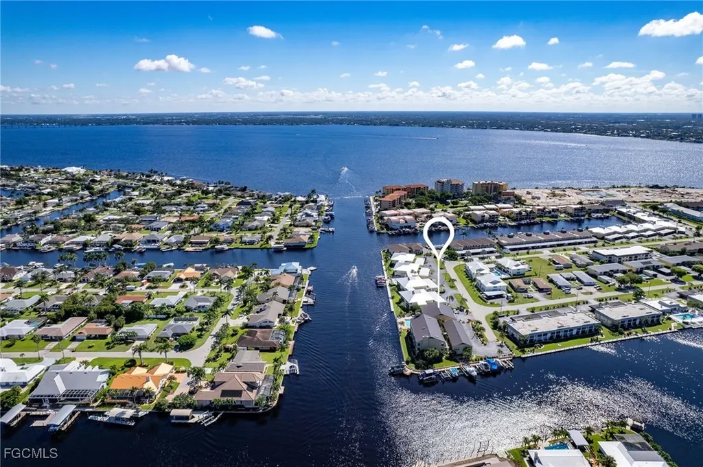 1907 SE 40th Terrace Cape Coral FL 33904