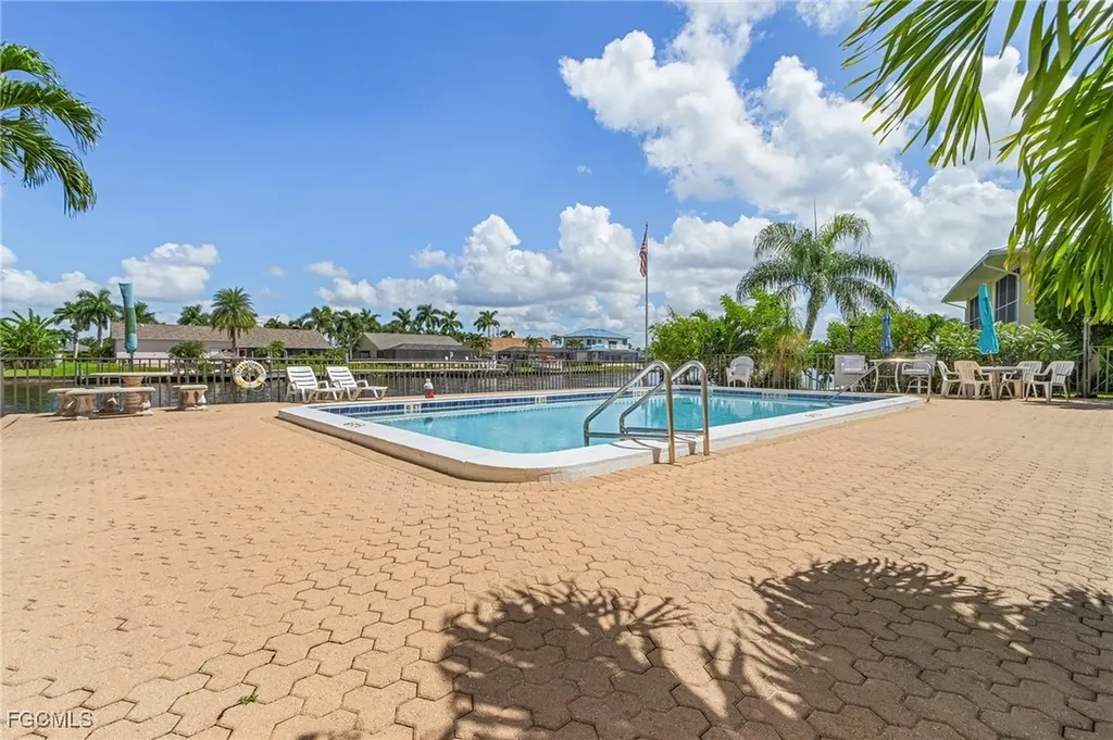 1907 SE 40th Terrace Cape Coral FL 33904