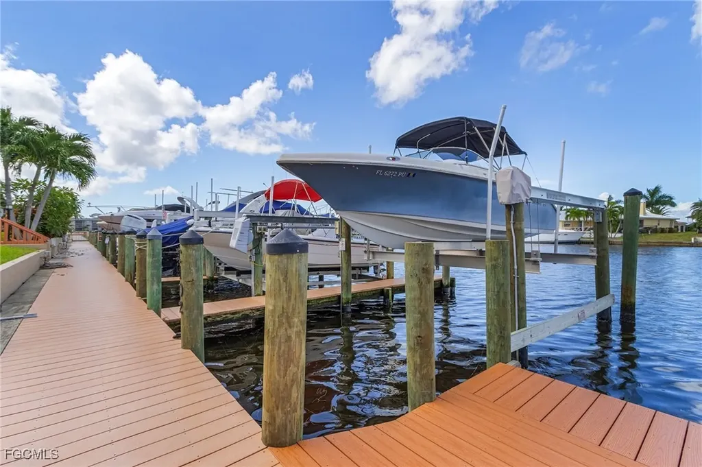 1907 SE 40th Terrace Cape Coral FL 33904