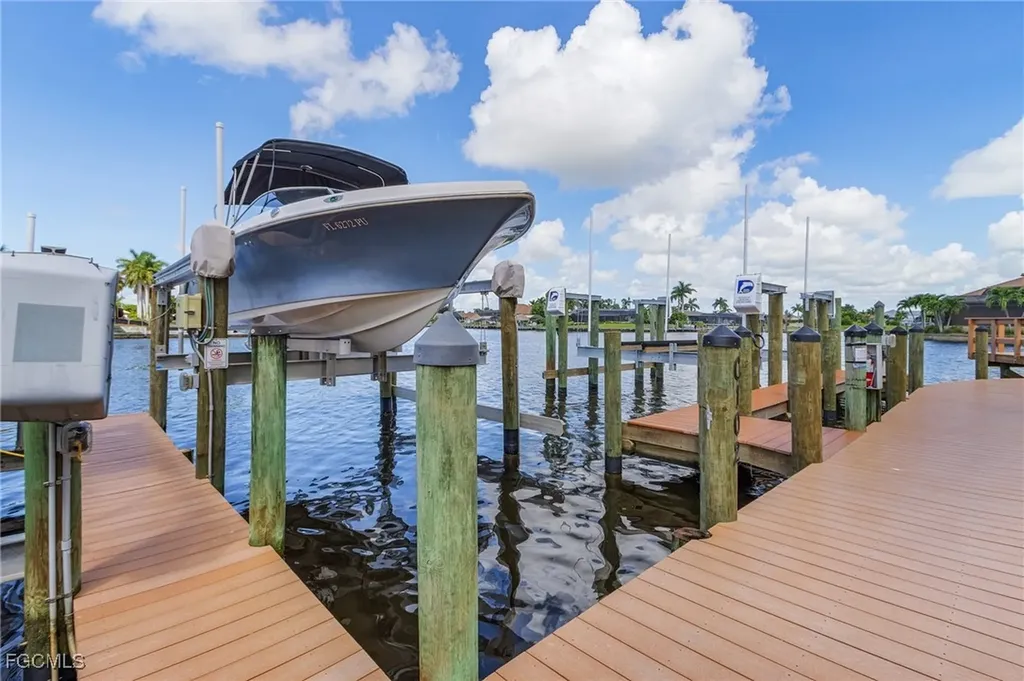 1907 SE 40th Terrace Cape Coral FL 33904