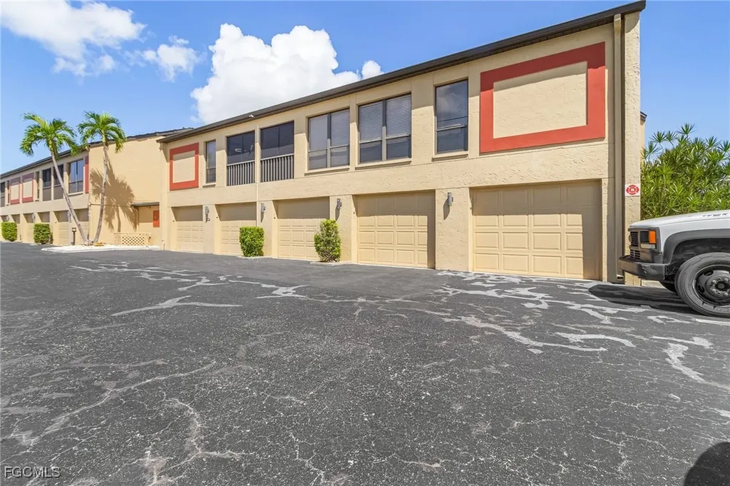 1907 SE 40th Terrace Cape Coral FL 33904