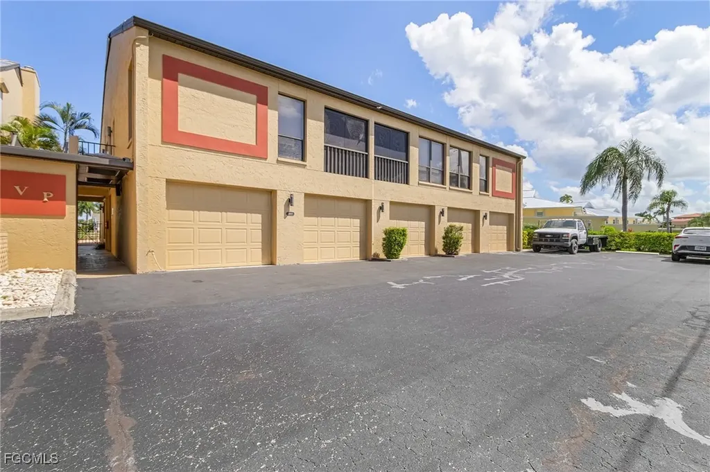 1907 SE 40th Terrace Cape Coral FL 33904