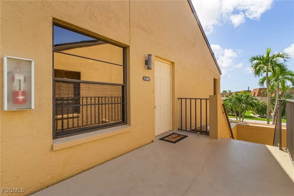 1907 SE 40th Terrace Cape Coral FL 33904