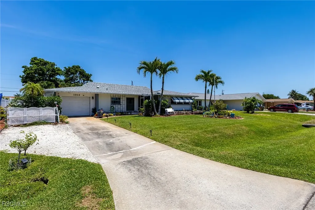 1313 Shelby Parkway Cape Coral FL 33904
