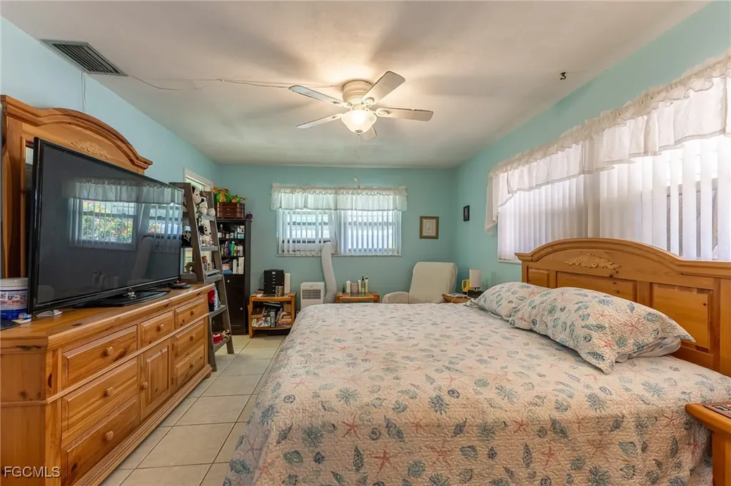 1313 Shelby Parkway Cape Coral FL 33904