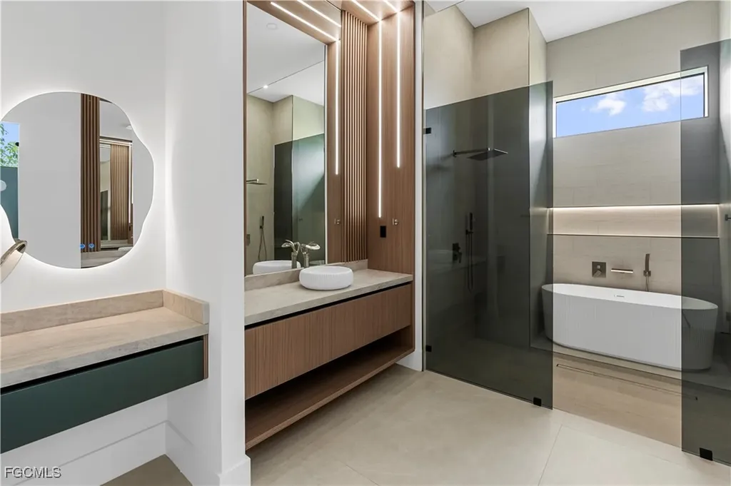 105 SW 33rd Place Cape Coral FL 33991