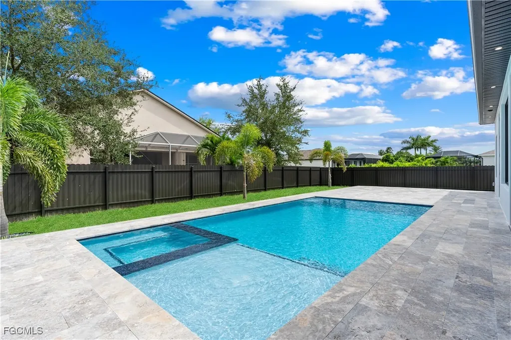 105 SW 33rd Place Cape Coral FL 33991