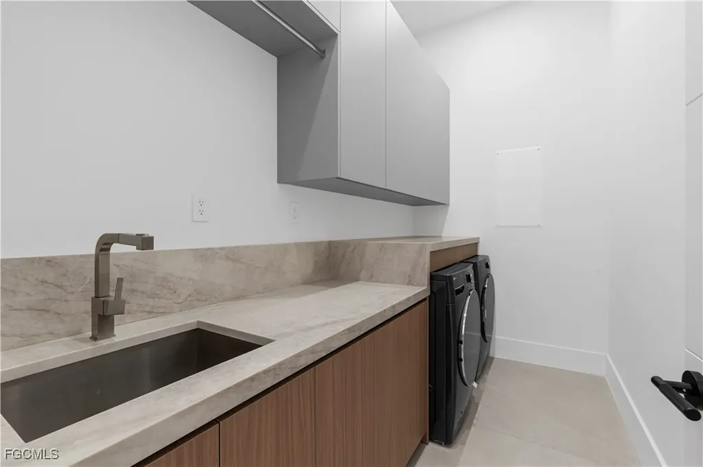 105 SW 33rd Place Cape Coral FL 33991