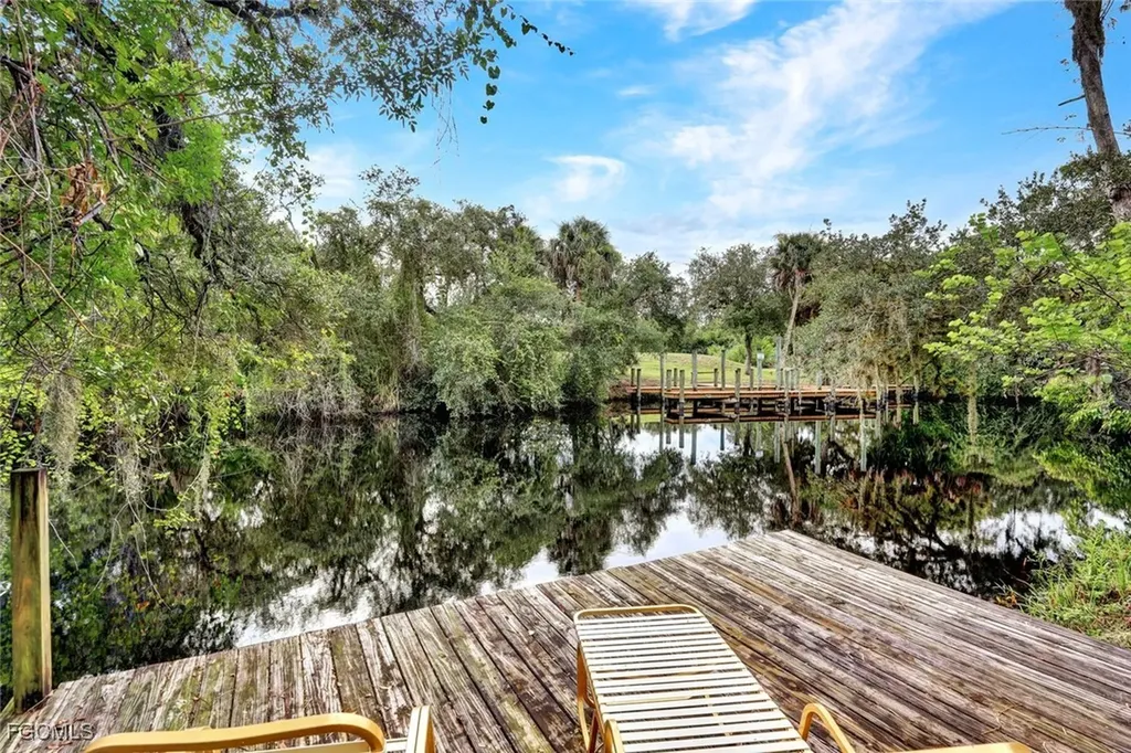 18200 Elmwood Drive Alva FL 33920