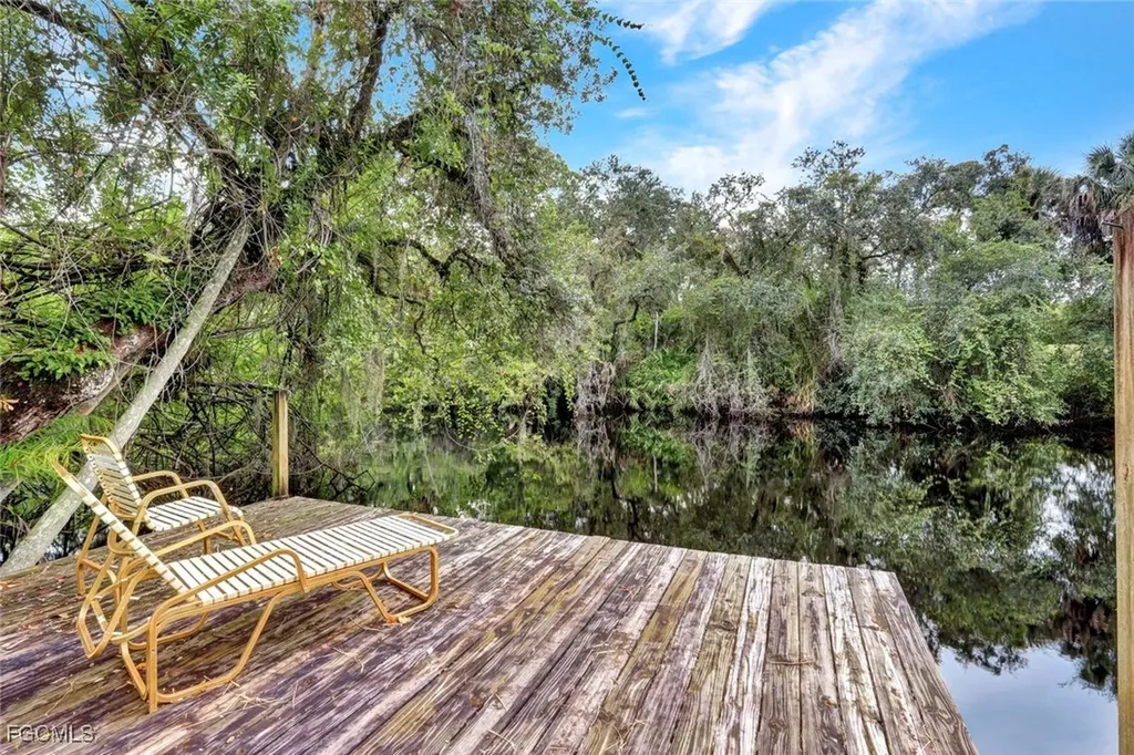 18200 Elmwood Drive Alva FL 33920