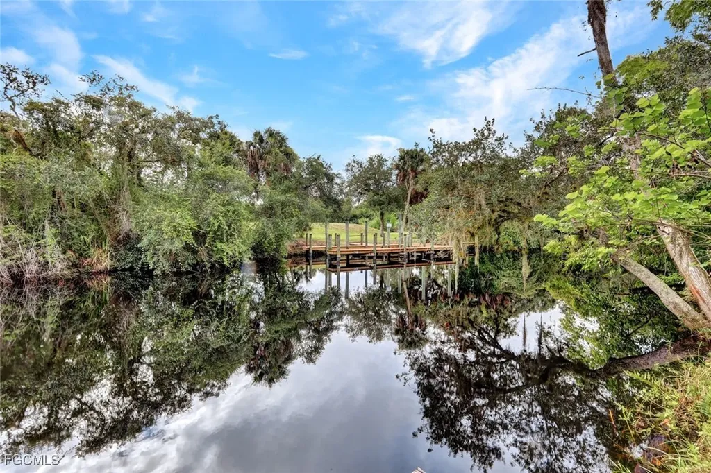 18200 Elmwood Drive Alva FL 33920