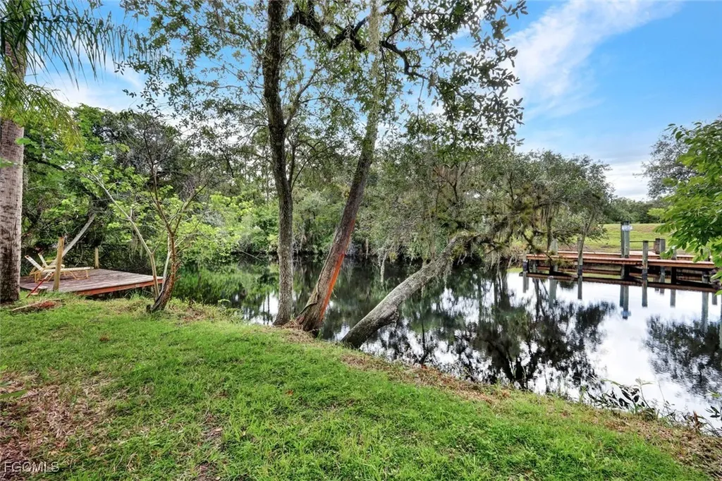 18200 Elmwood Drive Alva FL 33920