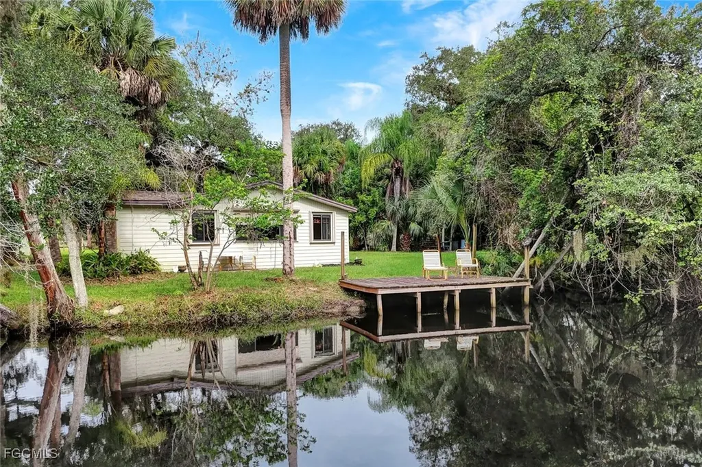 18200 Elmwood Drive Alva FL 33920