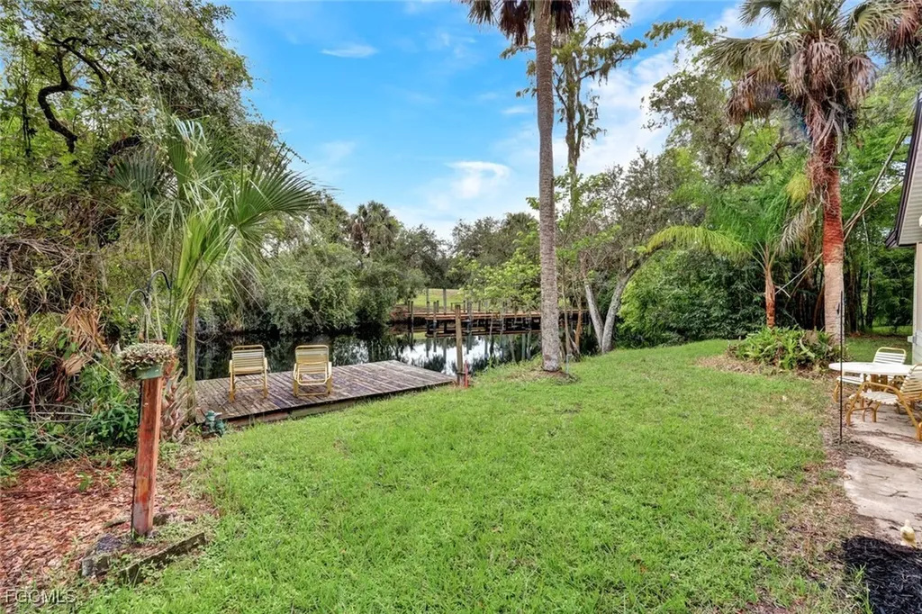 18200 Elmwood Drive Alva FL 33920