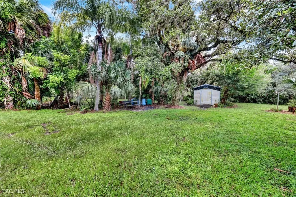 18200 Elmwood Drive Alva FL 33920