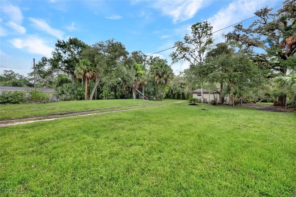 18200 Elmwood Drive Alva FL 33920