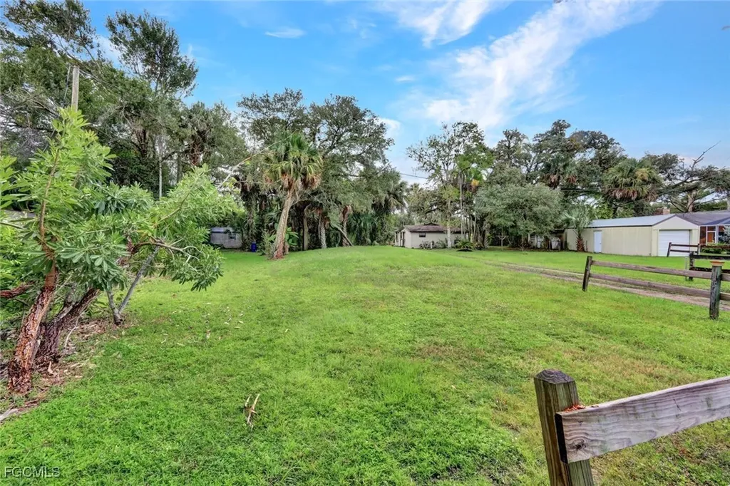 18200 Elmwood Drive Alva FL 33920