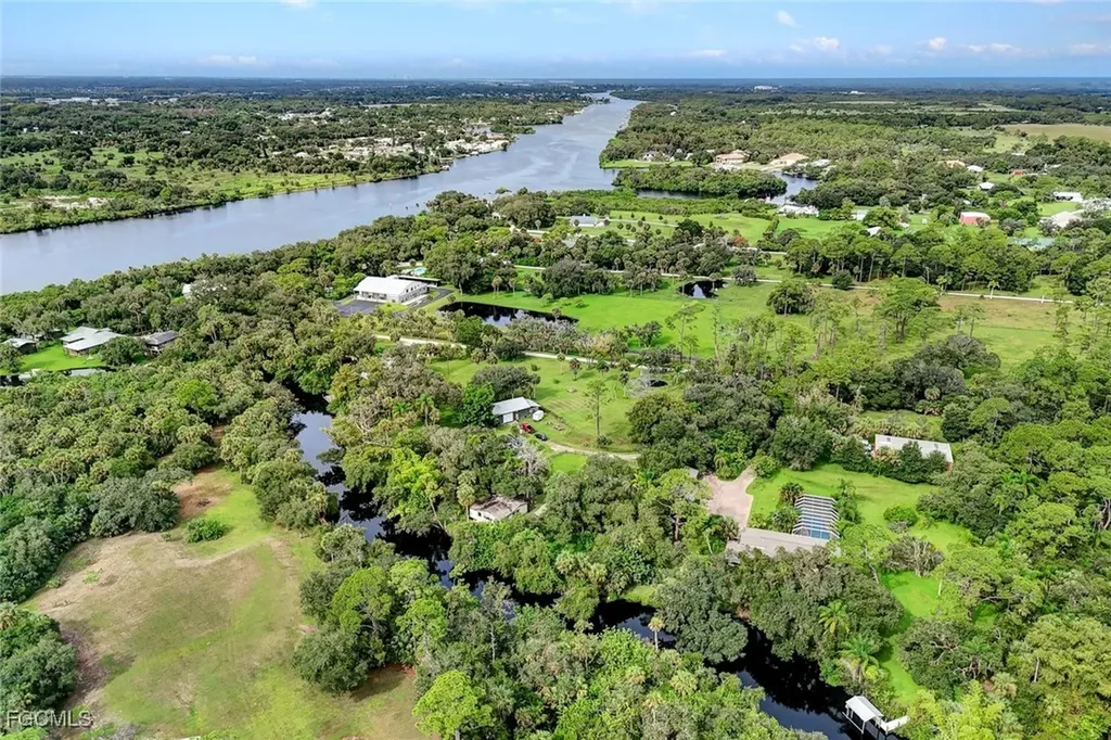 18200 Elmwood Drive Alva FL 33920