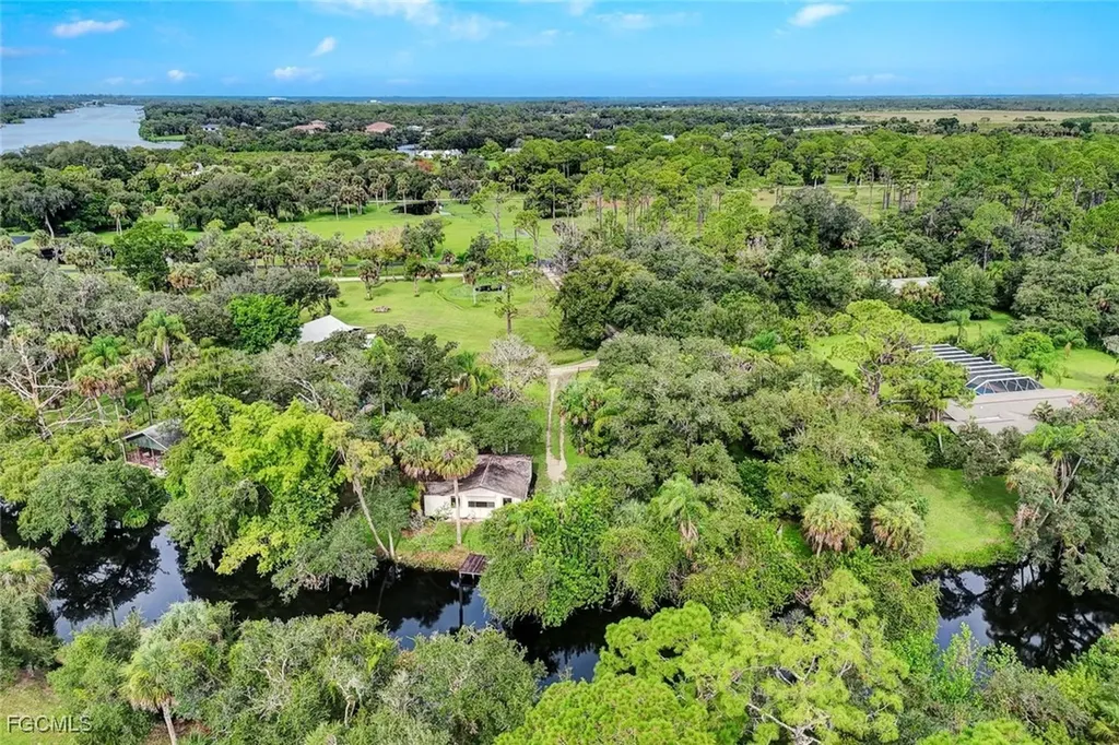 18200 Elmwood Drive Alva FL 33920