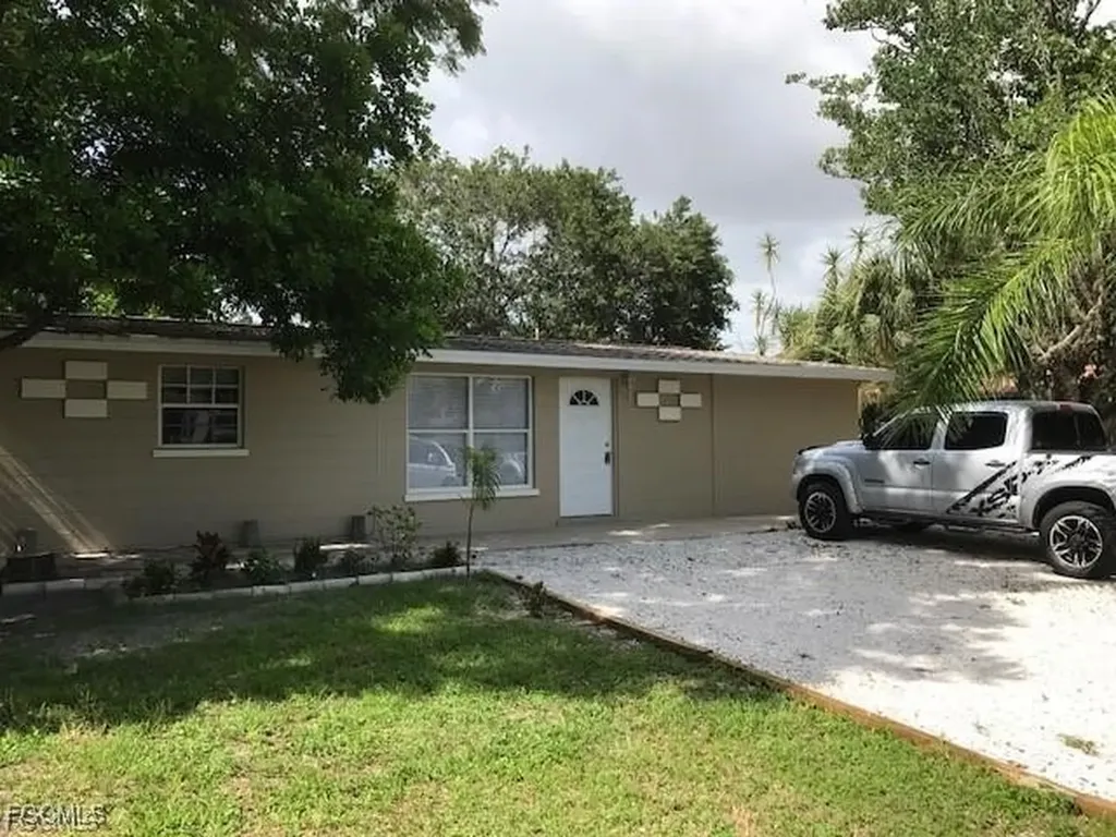 2181 Coronet Street Fort Myers FL 33907